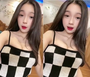 Địt con bé mặc váy kẻ caro trong toilet