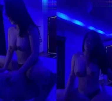 Đứa học sinh xinh đẹp và gợi cảm